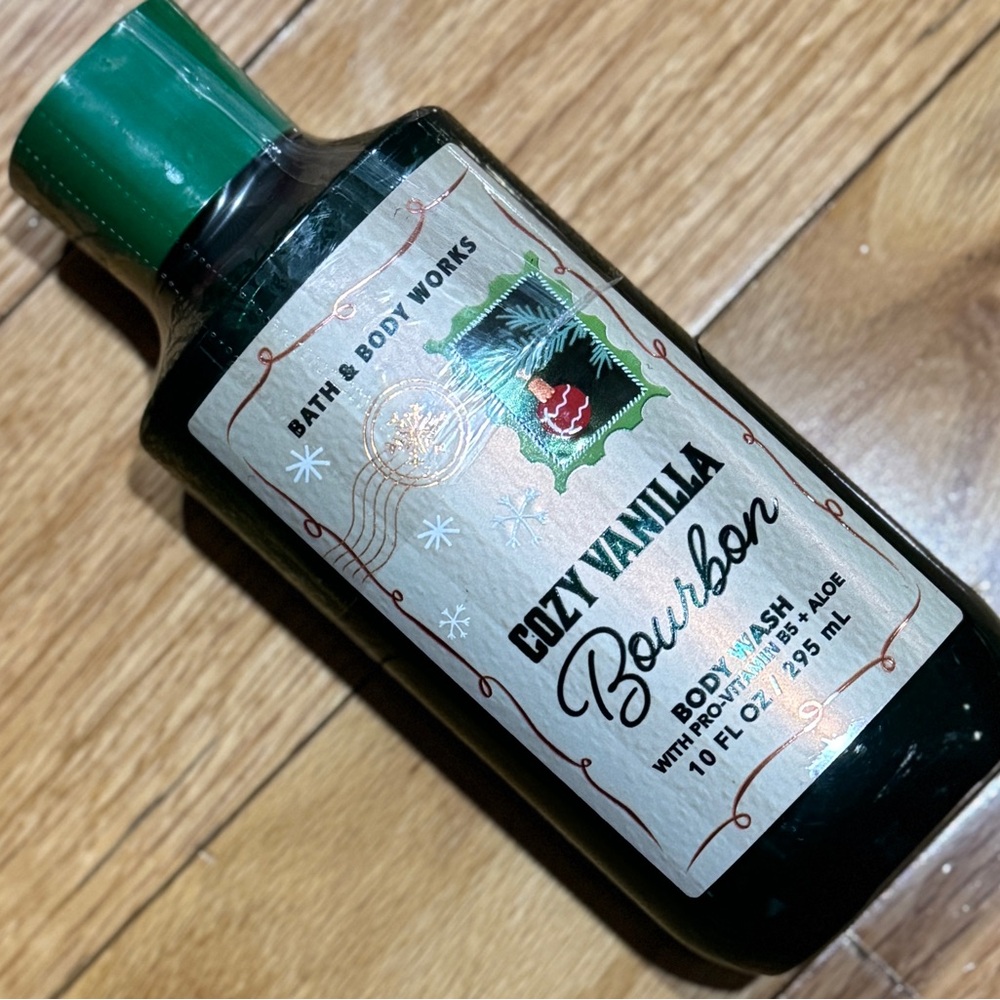 Bath & Body Works Cozy Vanilla Bourbon Body Wash - Green and Black
